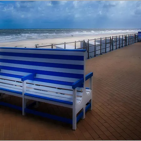 Flat In Koksijde Near Casino Square, Cleaning Included Apartament *